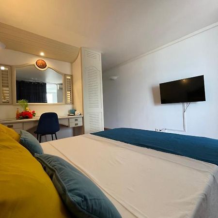 Appartement Vue Mer A 2 Minutes A Pied Des Plages Tartane ラ・トリニテ エクステリア 写真