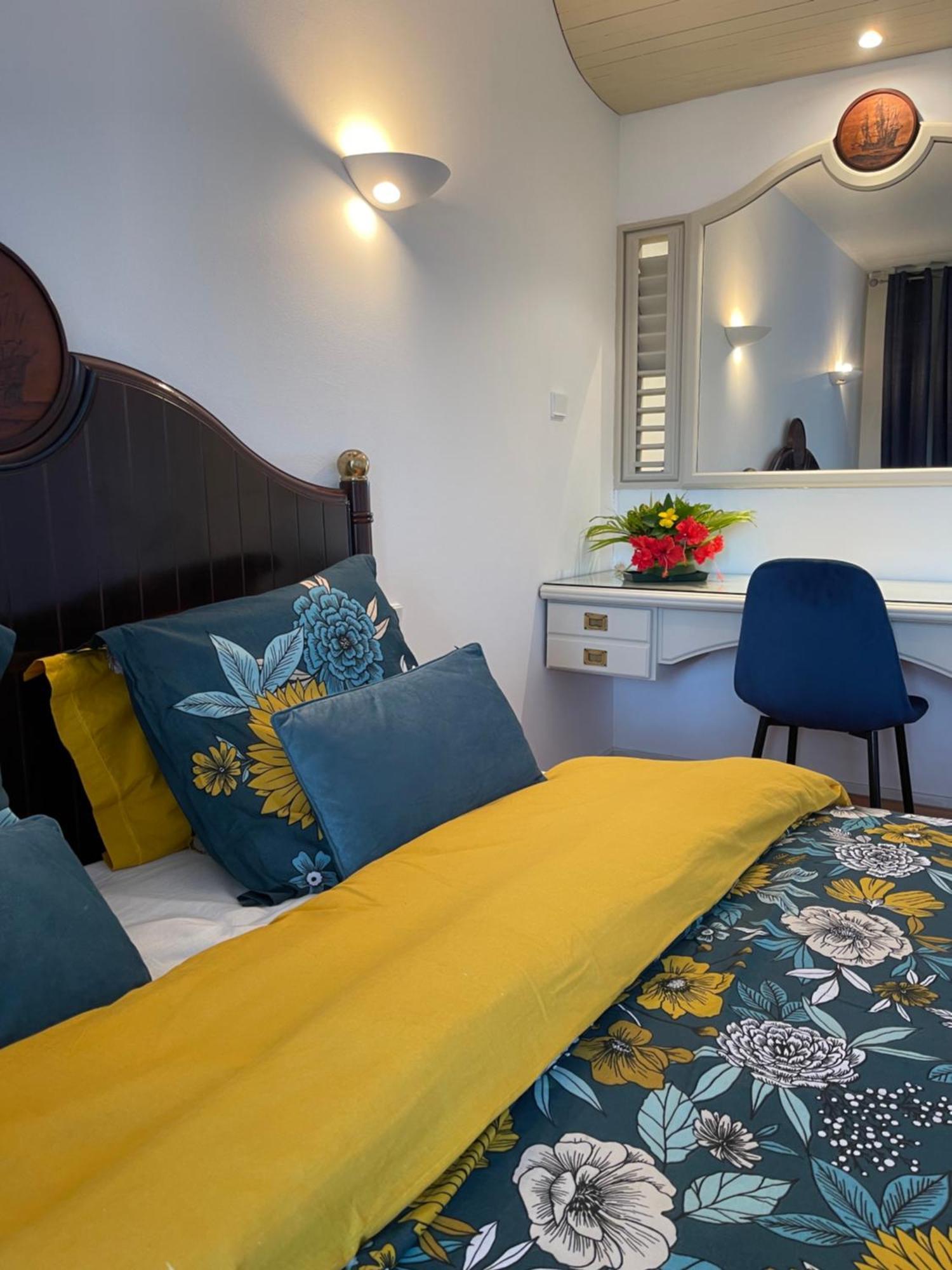 Appartement Vue Mer A 2 Minutes A Pied Des Plages Tartane ラ・トリニテ エクステリア 写真